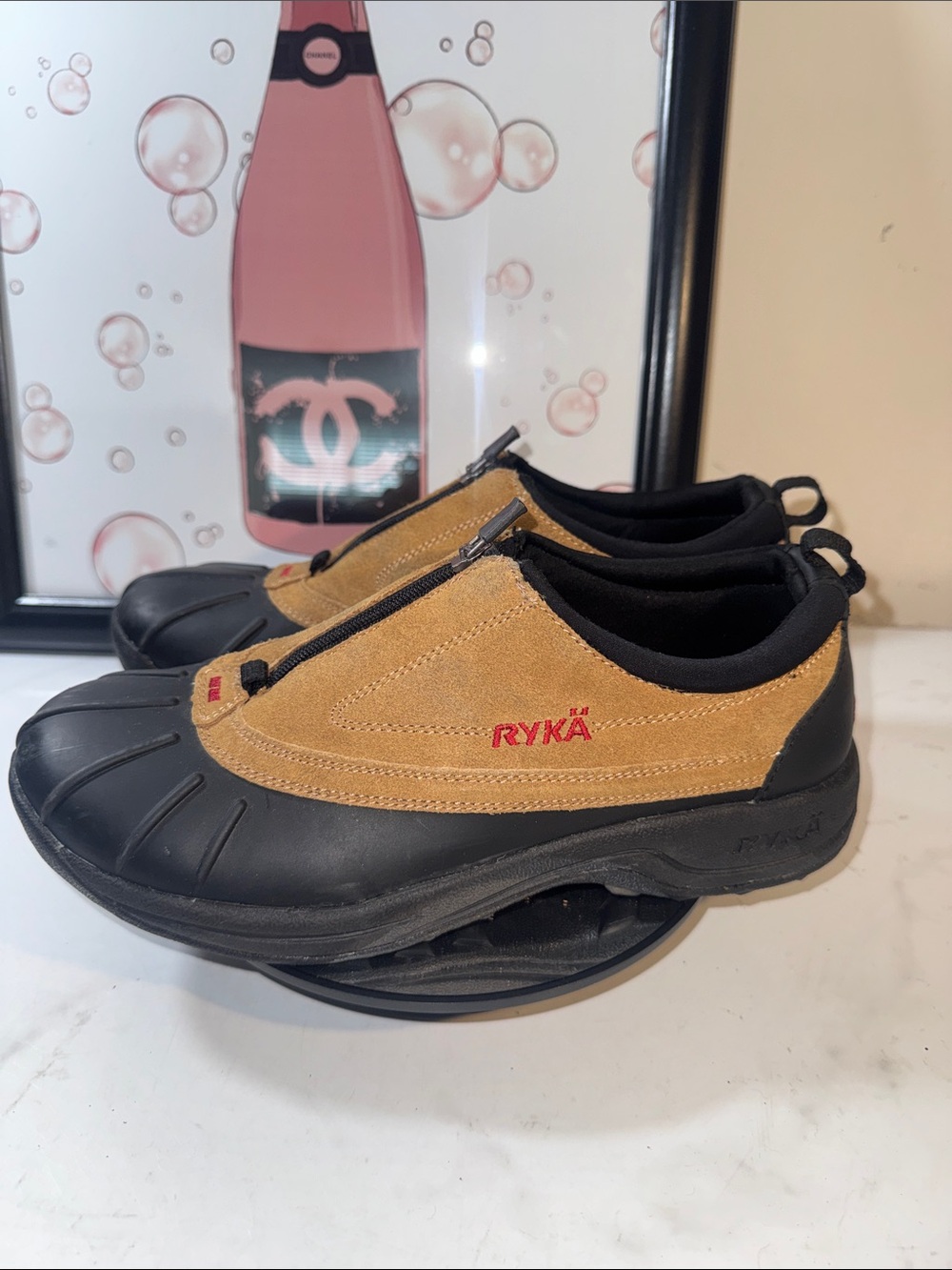 Ryka Women’s Tan and Black Zi Front Oxford Duck Shoes - Size 8.5